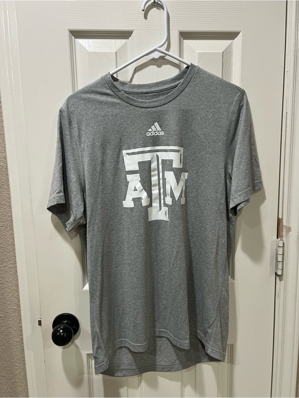 Adidas Texas A&M Aggies Aeroready Grey Short Sleeve Shirt, Medium